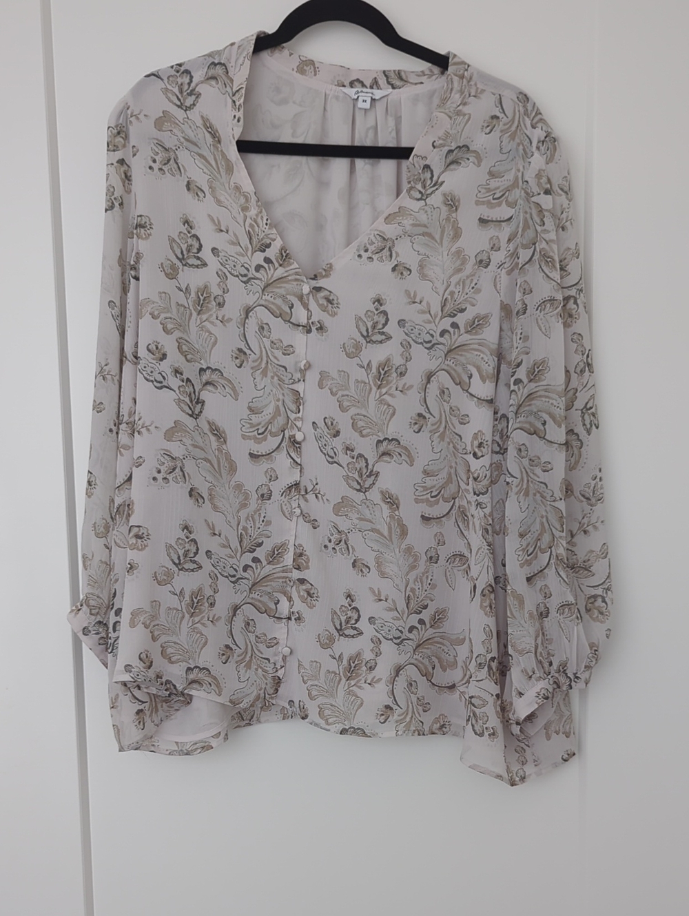Reitmans Beige Floral Paisley V-Neck Blouse